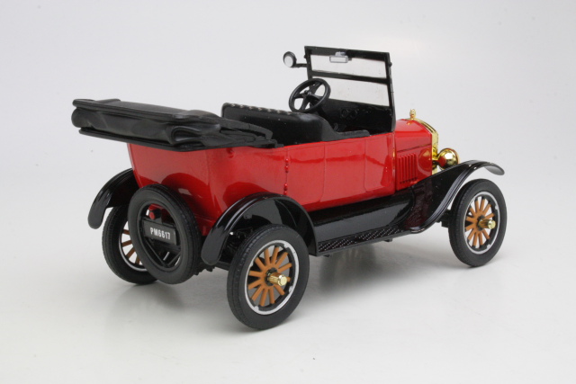 Ford Model T Touring Cabriolet 1925, punainen/musta