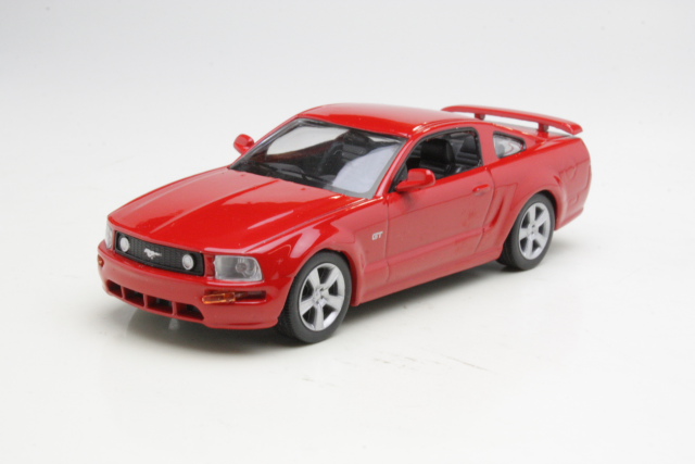 Ford Mustang GT, punainen