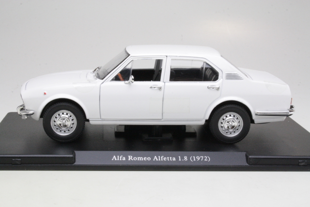 Alfa Romeo Alfetta 1.8 1972, valkoinen