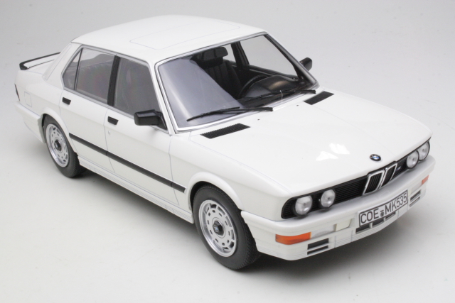 BMW M535i (e28) 1986, valkoinen