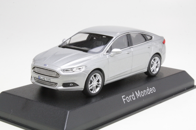 Ford Mondeo 2014, vaaleanharmaa