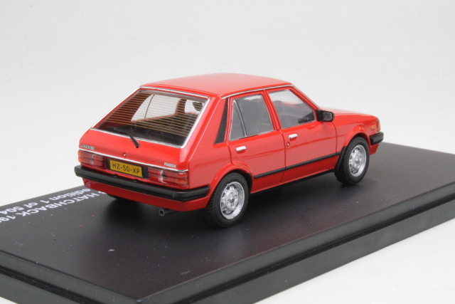 Mazda 323 Hatchback 1982, punainen