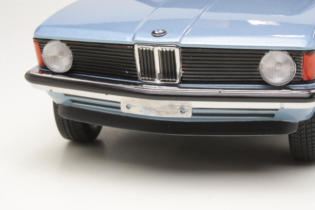 BMW 318i (E21) 1975, sininen