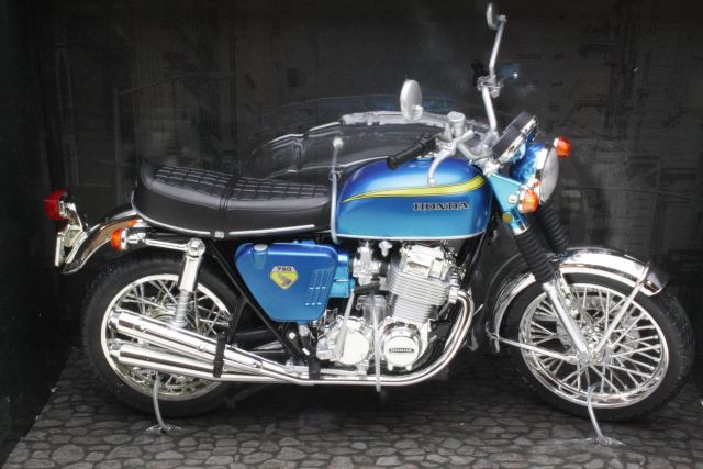 Honda CB750 K0, sininen