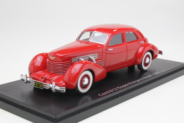 Cord 812 Supercharged Sedan 1937, punainen