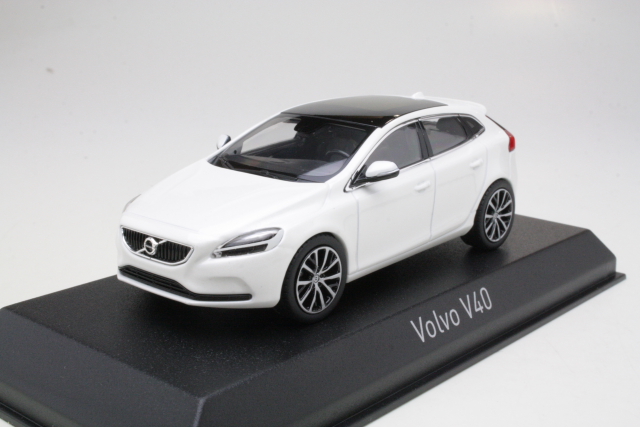 Volvo V40 2016, valkoinen