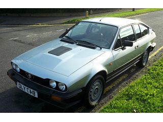 Alfa Romeo GTV6 1982, hopea/musta Alfa Romeo GTV6 1982, hopea/musta