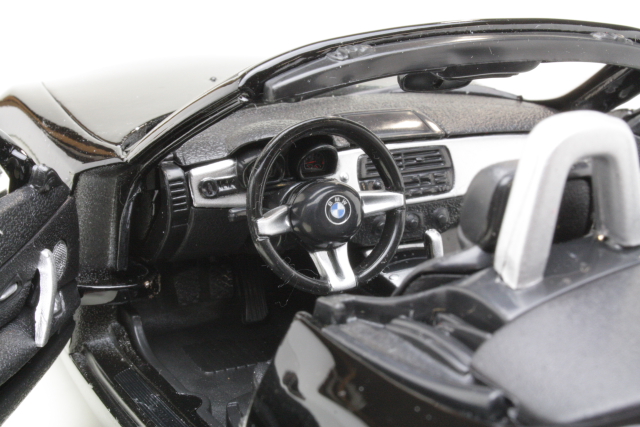 BMW Z4, musta