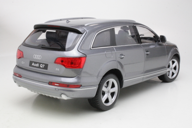 Audi Q7 2010, harmaa