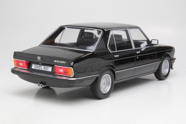 BMW M535i 1980, musta
