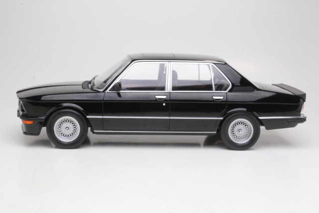 BMW M535i 1980, musta
