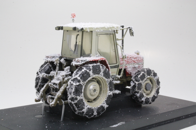 Massey Ferguson 3090, punainen "Snow Edition"