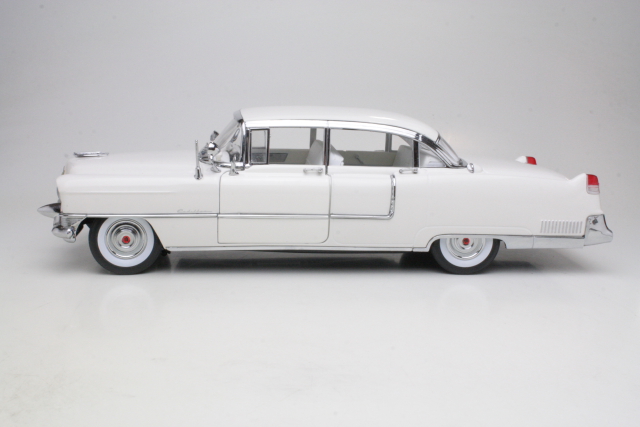 Cadillac Fleetwood Series 60 Special 1955, valkoinen
