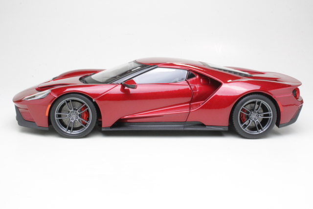Ford GT 2017, punainen
