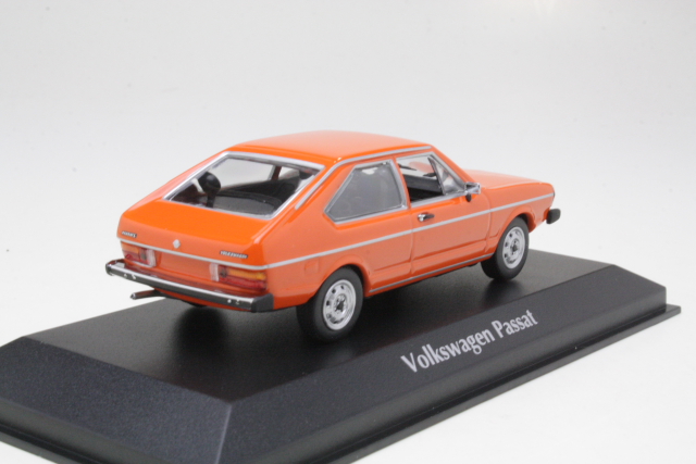 VW Passat 1975, oranssi - Sulje napsauttamalla kuva