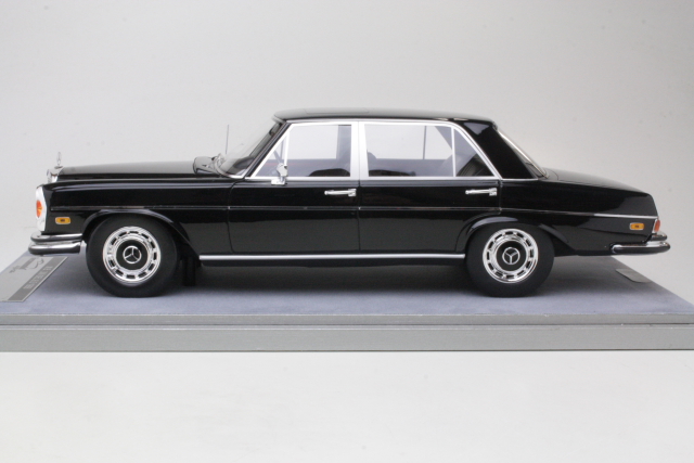 Mercedes 300SEL 6,3 1968, musta - Sulje napsauttamalla kuva