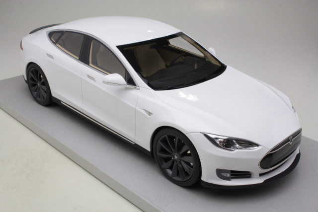 Tesla Model S 2012, valkoinen