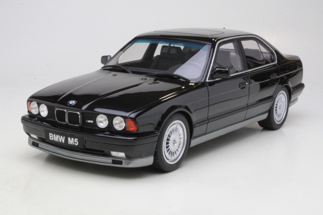 BMW M5 (e34) 1989, musta