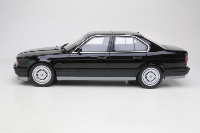 BMW M5 (e34) 1989, musta