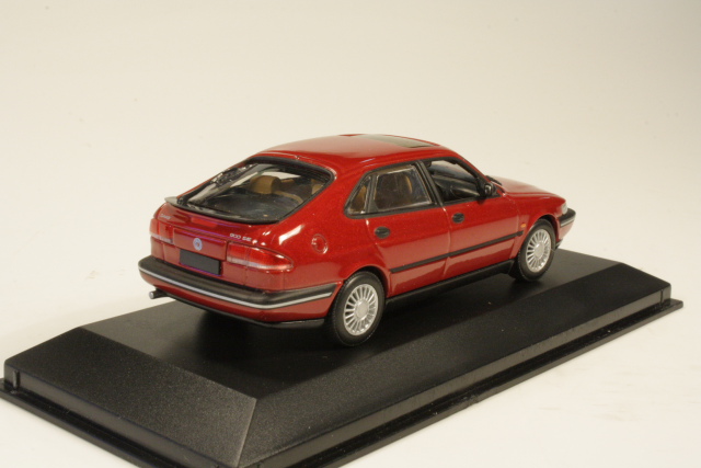 Saab 900 Saloon 1995, punainen