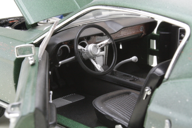 Ford Mustang GT390 1968, vihreä "Bullit"