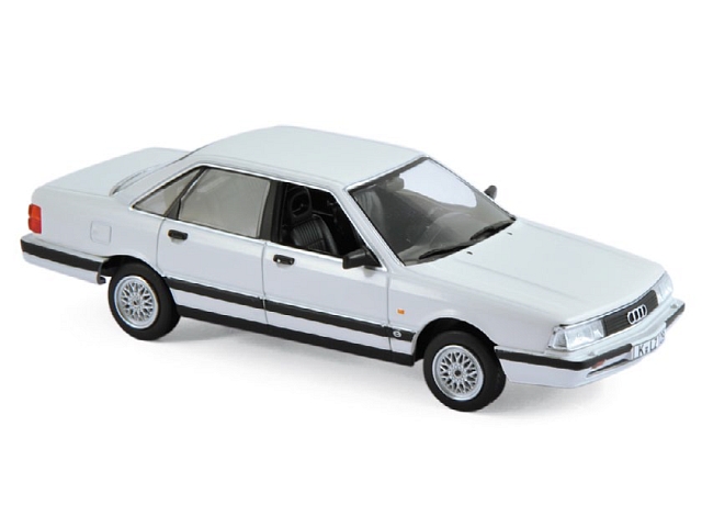 Audi 200 Quattro 1989, valkoinen Audi 200 Quattro 1989, valkoinen