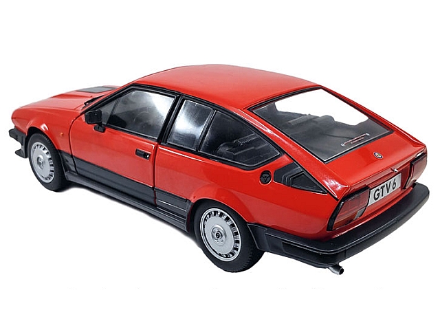 Alfa Romeo GTV6 1984, punainen Alfa Romeo GTV6 1984, punainen