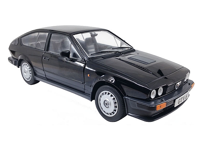 Alfa Romeo GTV6 1984, musta Alfa Romeo GTV6 1984, musta