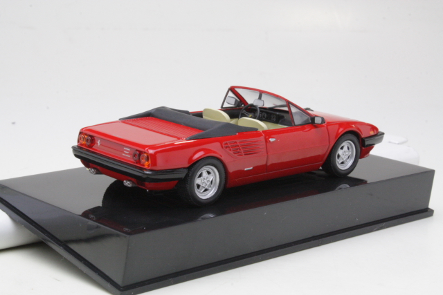 Ferrari Mondial Cabrio 1982, punainen