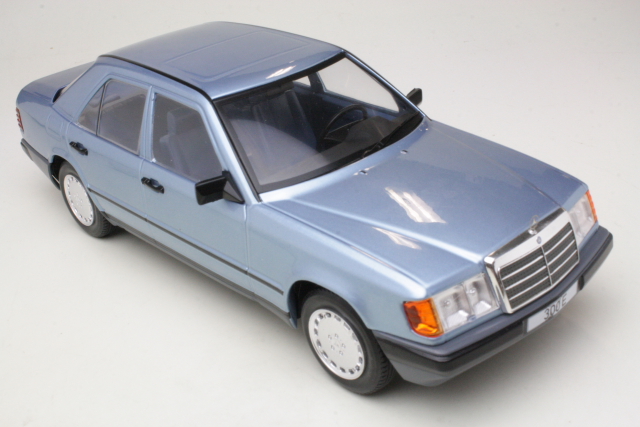Mercedes 300E (w124) 1984, sininen