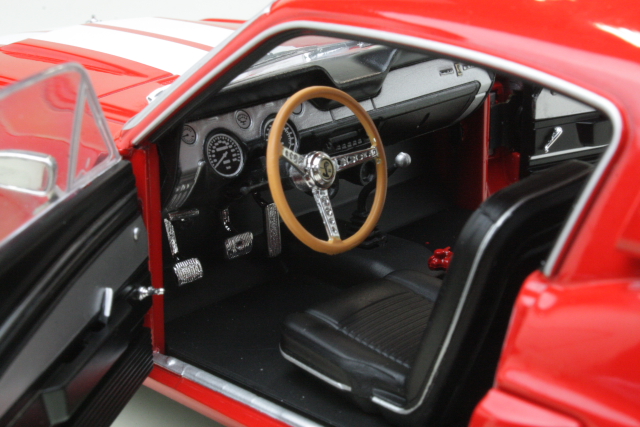 Shelby Mustang GT500 1967, punainen/valkoinen