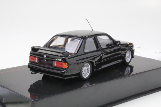 BMW M3 (e30) 1982, musta