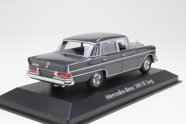 Mercedes 300SEL 1963, harmaa - Sulje napsauttamalla kuva