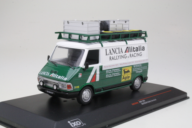 Fiat 242, valkoinen/vihreä "Alitalia" (kattoteline)