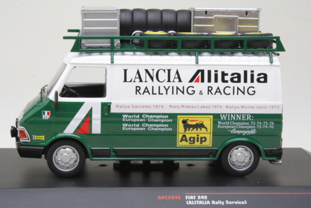 Fiat 242, valkoinen/vihreä "Alitalia" (kattoteline) - Sulje napsauttamalla kuva