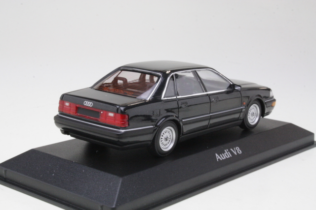 Audi V8 1990, musta