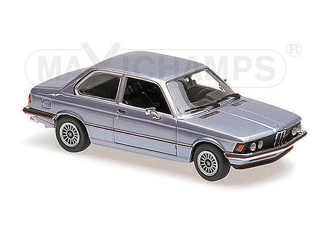 BMW 323i (e21) 1975, vaaleansininen BMW 323i (e21) 1975, vaaleansininen