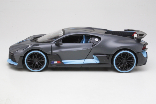 Bugatti Divo Sport 2018, musta