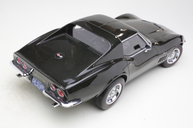 Chevrolet Corvette C3 1969, tummanvihreä