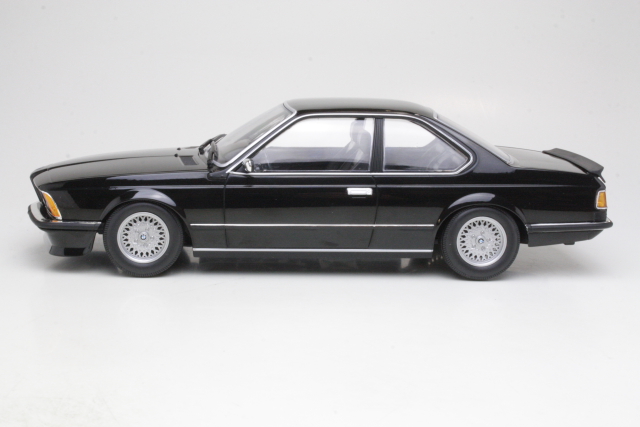 BMW 635 CSi 1982, musta