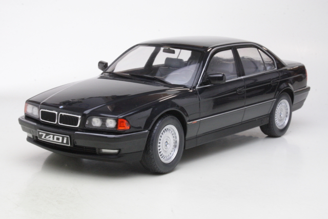 BMW 740i (e38) 1994, musta