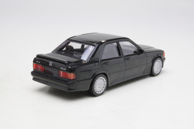 Mercedes 190 2.3-16 1984, musta