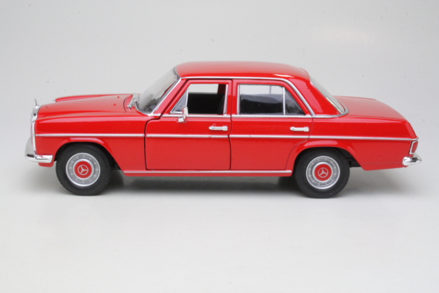 Mercedes 220 (w115) 1968, punainen