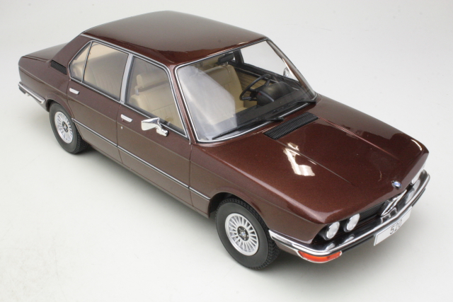 BMW 520 (E12) 1973, ruskea