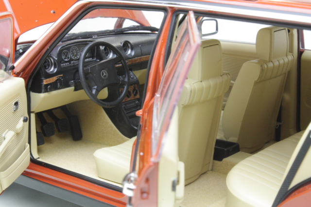Mercedes 230TE (s123) 1982, punainen