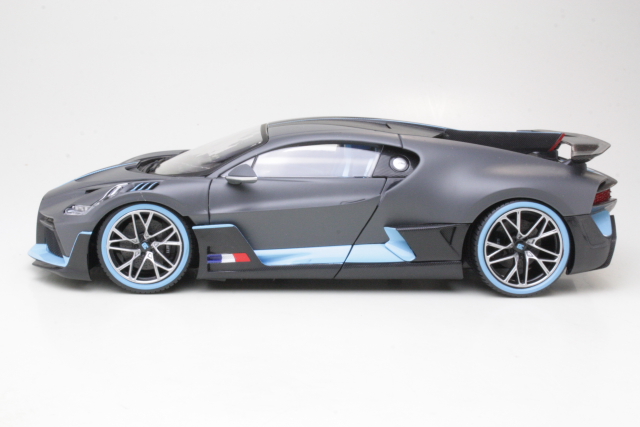 Bugatti Divo Sport 2018, musta