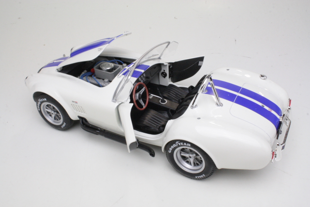 AC Cobra 427 Mk2 Coupe 1965, valkoinen/sininen
