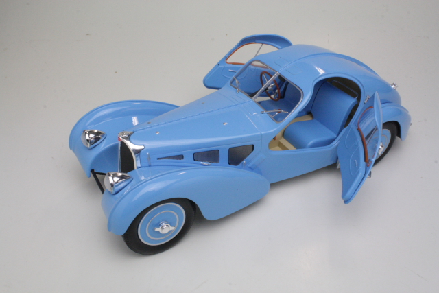 Bugatti Atlantic 57C 1938, sininen