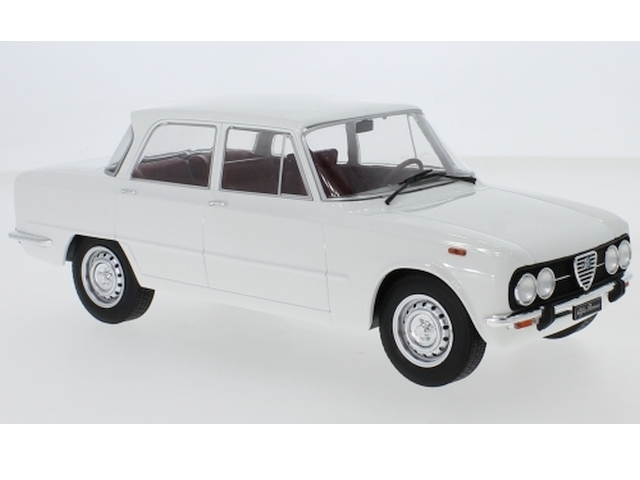 Alfa Romeo Giulia Nuova Super 1974, valkoinen Alfa Romeo Giulia Nuova Super 1974, valkoinen