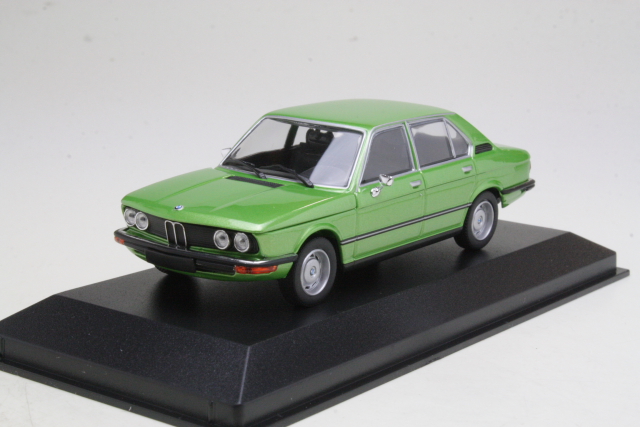 BMW 520 (e12) 1972, vihreä
